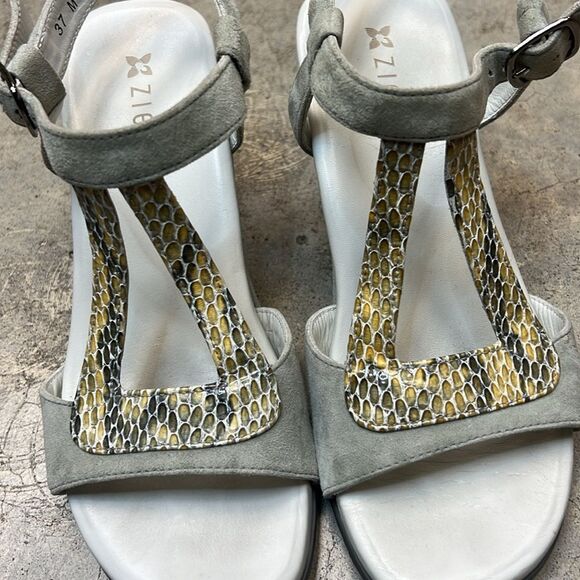 Zierra brand light gray line snake wedges - Picture 5 of 8